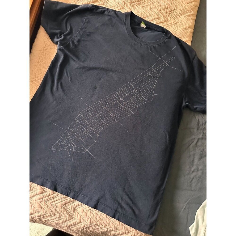 Y2K VINTAGE 2005 mtv Soft Goods graphic tshirt Manhattan Navy BLue Large